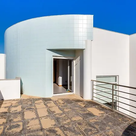 Whome | Praia Azul Beach House Semesterbostad Silveira (Lisbon)