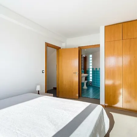 Whome | Praia Azul Beach House Semesterbostad Silveira (Lisbon)